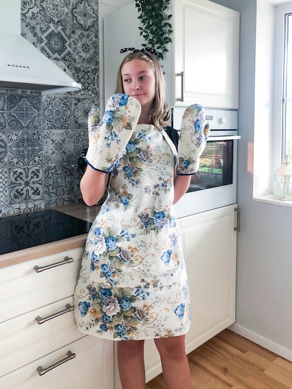 Blue Roses Apron for Woman and 2 Oven Mitts Set. Beautiful 