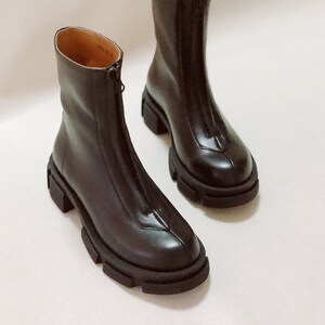 Ankle boots without zipper top