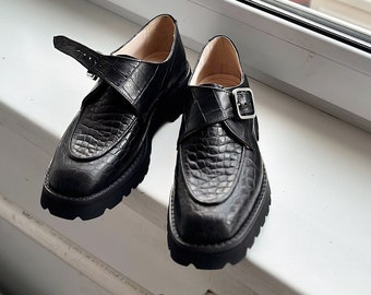 Kundenspezifische Schuhe Frauen, schwarze Krokoleder Monk Strap Schuhe Frauen