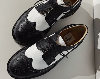 Vrouwen brogue schoenen, zwarte Oxford schoenen, geregen Oxford schoenen, lederen schoenen vrouwen, zwart witte schoenen, geperforeerde Oxford schoenen, aangepaste schoenen