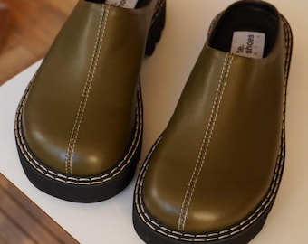 Custom leather clogs women, slip on shoes round closed toe, leather slippers handcrafted, wide toe sliding clogs