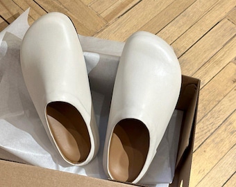White leather clogs for women with wide toe, handcrafted handmade leather slippers, wide feet closed toe clogs shoes, slip on shoes