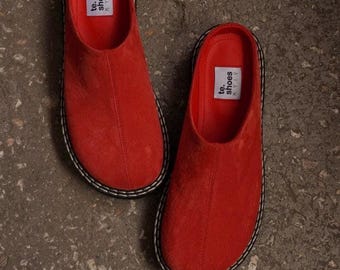Red suede leather custom made clogs women, platform shoes, slip on shoes women, red leather slides shoes, handcrafted shoes