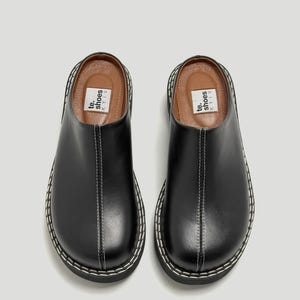 Zuecos de cuero genuino negro, mules de cuero, zuecos tipo pantufla hechos a mano, zapatos deslizantes de cuero con punta cerrada, zapatos de punta ancha imagen 1