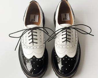Zwart-witte leren brogue-oxfordschoenen, dikke platformderby, handgemaakte schoenen