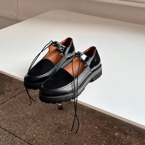 Sapatos Mary Jane de plataforma em couro preto para mulheres, sandálias de bico fechado com cadarço feitas sob medida, mocassins feitos à mão