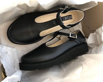 Black leather Mary Jane shoes