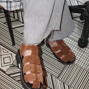 Custom made brown leather strappy summer sandals closed toe, flat summer shoes, leather sandals women, fisherman sandals