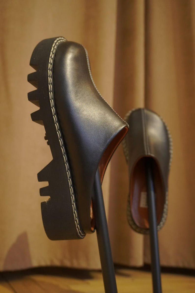 Black leather platform clogs women, Flat shoes, Summer Shoes Slippers, Slip on shoes, closed toe clogs, wide toe slippers