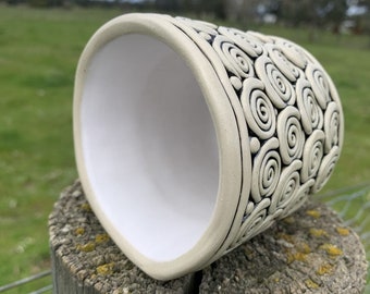 Spirals and Balls Cup Cylinder White