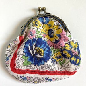 Vintage Handkerchief Kiss Clasp Coin Purse