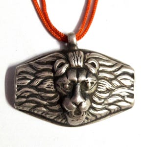 Handmade Solid 92.5 Sterling Silver Hammered Beautiful Lion Face Tribal Pendant. With Colour String