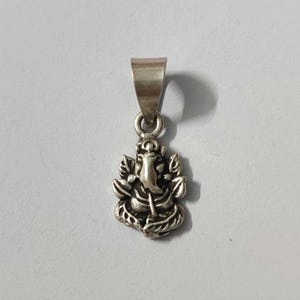 Handmade 92.5 Stamp Sterling Silver Hammered Hindu God Ganesha Beautiful Tribal Pendant, Ganesha Idol Charm Pendant.