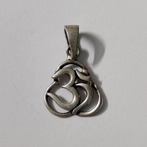 Handmade High Grade Sterling Silver Beautiful Hindu God Shiva Shakti OM Tribal Pendant. With Colour String