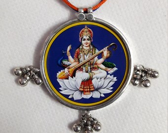 Handgjort sterlingsilverhalsband med Saraswati-klocka: Hinduiska gudinnasmycken