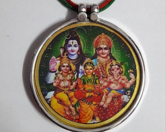 Handgjort sterlingsilverhänge med foto av den hinduiska guden Shiva-familjen