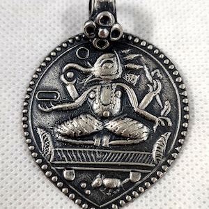 Handmade 92.5 Sterling Silver Lord Ganesha Pendant Hindu Good Luck God Ganesha Deity Pendant Success and Prosperity God Pendant