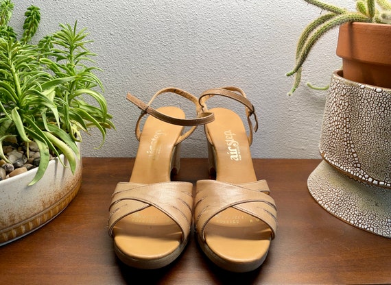 1970s Nude Airstep Gum Bottom Wedge Sandal Size 1… - image 1