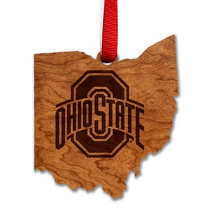 Ornement Ohio State Buckeyes Fabriqué à partir de bois de cerisier Cliquez pour voir plusieurs modèles disponibles Ohio State University OSU image 1