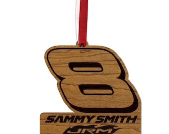 Adorno de madera de Sammy Smith #8 / Fabricado en madera de cerezo y arce / Hecho en EE. UU. / Producto con licencia oficial de JR Motorsports