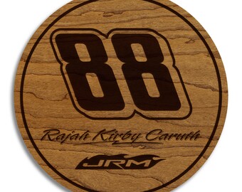 Posavasos de madera Rajah Kirby Caruth #88 / Fabricado en madera de cerezo y arce / Hecho en EE. UU. / Producto con licencia oficial de JR Motorsports