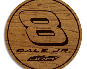 Posavasos de madera Dale Jr. #8 / Fabricado en madera de cerezo y arce / Hecho en EE. UU. / Producto con licencia oficial de JR Motorsports