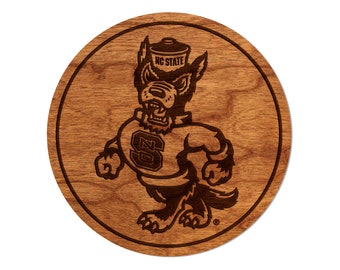 Posavasos NC State Wolfpack – Elaborado con madera de cerezo o arce – Universidad Estatal de Carolina del Norte (NCSU)