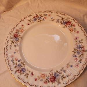 Royal Albert Jubilee Rose dinner plate