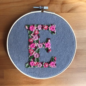 Letra floral "L" Patrón de bordado a mano / Descarga digital en PDF / Descarga instantánea Bordado a mano floral / Instrucciones y patrón de letras PDF
