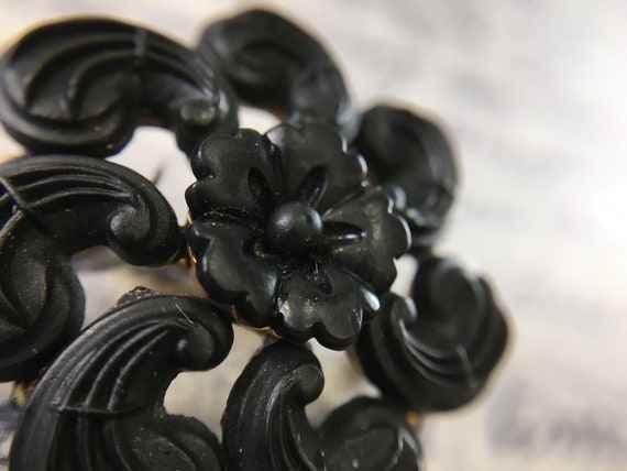 Victorian Mourning Brooch | French Jet | Carved G… - image 2