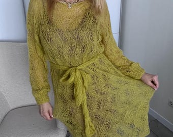 Vestido de punto calado estilo boho, hecho a mano, con cinturón, confeccionado en kid mohair.