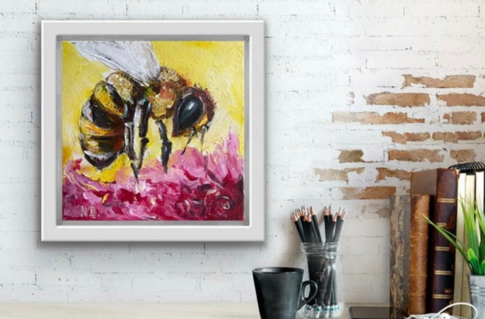 RyounoArt Bee Prints Wall Art Canvas Pictures of Vintage Honey Bee on Daisy  Bumble Bee Home Kitchen Decor Framed