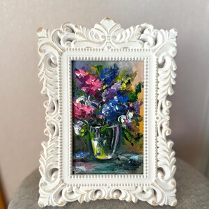 Pintura de flores lilas enmarcada, arte original, naturaleza muerta floral, decoración de estantes de cabaña