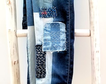 Sashiko Jeans novio de las mujeres tamaño 29 / 10 bloque de color denim boro sashiko puntada lenta parches estilo bordados upcycled Art-ified No. 16