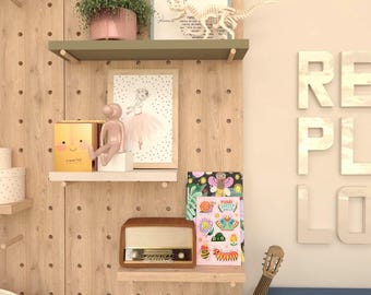 Scandinavisch eikenhouten prikbord – wandplanken voor de peuterkamer