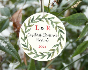 First Christmas married ornament, personalized leaf wreath with initials, Mr and Mrs, customizable, newly married gift, newlywed ornament