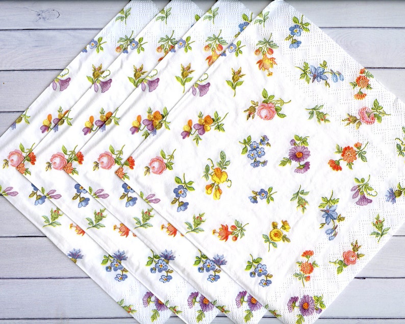 High Quality 3 PLY for Decoupage Parties Weddings 4 Paper Napkins Serviettes Little Green Gems