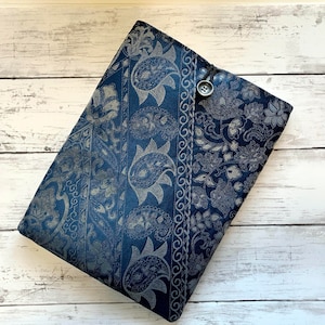 Kimono Tablet sleeve “navy/arabesque”