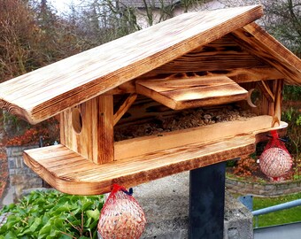 Massives Futterhaus, Vogelhaus aus Holz, geflammt, Handgefertigt, rustikal, ländlich, Geschenk