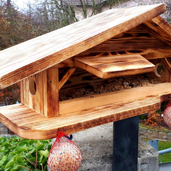 Massives Futterhaus, Vogelhaus aus Holz, geflammt, Handgefertigt, rustikal, ländlich, Geschenk