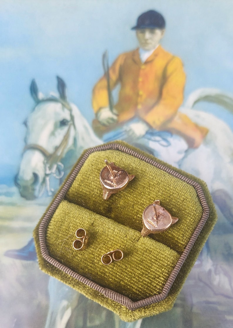 A vintage pair of fox mask earrings. 9ct gold fox head studs. Fully hallmarked with ruby faceted eyes. English foxhunting attire. Gold fox. image 9