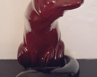 Duża figurka lisa w kolorze czerwonym, flambirowana, Royal Doulton, zaprojektowana przez Charlesa Noke'a w 1932 roku, model HN130. Bardzo cenna kolekcjonerska, w doskonałym stanie.