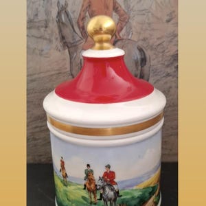 A beautiful trinket box, cache pot or small lidded cannister of foxhunting horse and hound interest. Vista Alegra of Portugal porcelain.