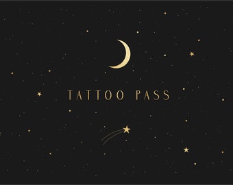 Puede incluir: Un fondo negro con una luna creciente dorada y estrellas. El texto "TATTOO PASS" está escrito en letras doradas.