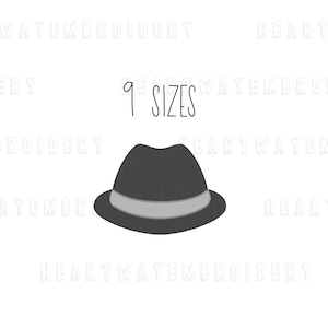 Puede incluir: Un sombrero fedora negro con una banda gris. El sombrero está disponible en 9 tallas. El texto "Heartwayembroidery" se repite alrededor de la imagen.