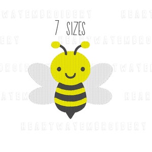 Puede incluir: Una abeja amarilla y negra con una cara sonriente y alas grises. La abeja está en un estilo de dibujos animados. El texto "7 SIZES" está por encima de la abeja.