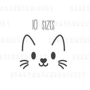 Könnte beinhalten: Eine einfache Schwarzweiß-Zeichnung eines Katzenkopfes mit großen Augen, einer herzförmigen Nase und Schnurrhaaren. Der Text "10 SIZES" befindet sich über dem Katzenkopf.