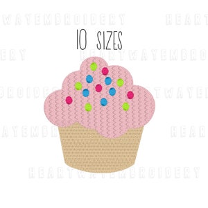 Könnte beinhalten: Ein rosa Cupcake-Design mit bunten Streuseln. Der Cupcake hat ein strukturiertes Aussehen und befindet sich in einer beigefarbenen Cupcake-Form. Der Text "10 SIZES" steht über dem Cupcake.