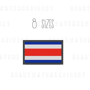 Pode incluir: Etiqueta bordada da bandeira da Costa Rica. A bandeira é vermelha, branca e azul com uma borda cinza escura. O texto "8 SIZES" está acima da bandeira.