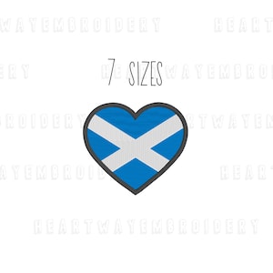 Op de afbeelding: Een blauw en wit hartvormig borduurwerk van de Schotse vlag met de tekst "7 SIZES" erboven.